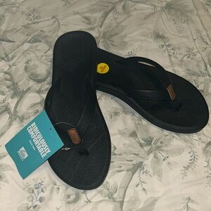 Reef Zen Love II slippers, size 8